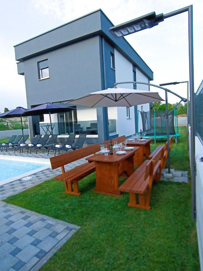 Villa Nikolina - Luxury Villa With 5 Bedrooms And Swimming Pool فودنيان المظهر الخارجي الصورة