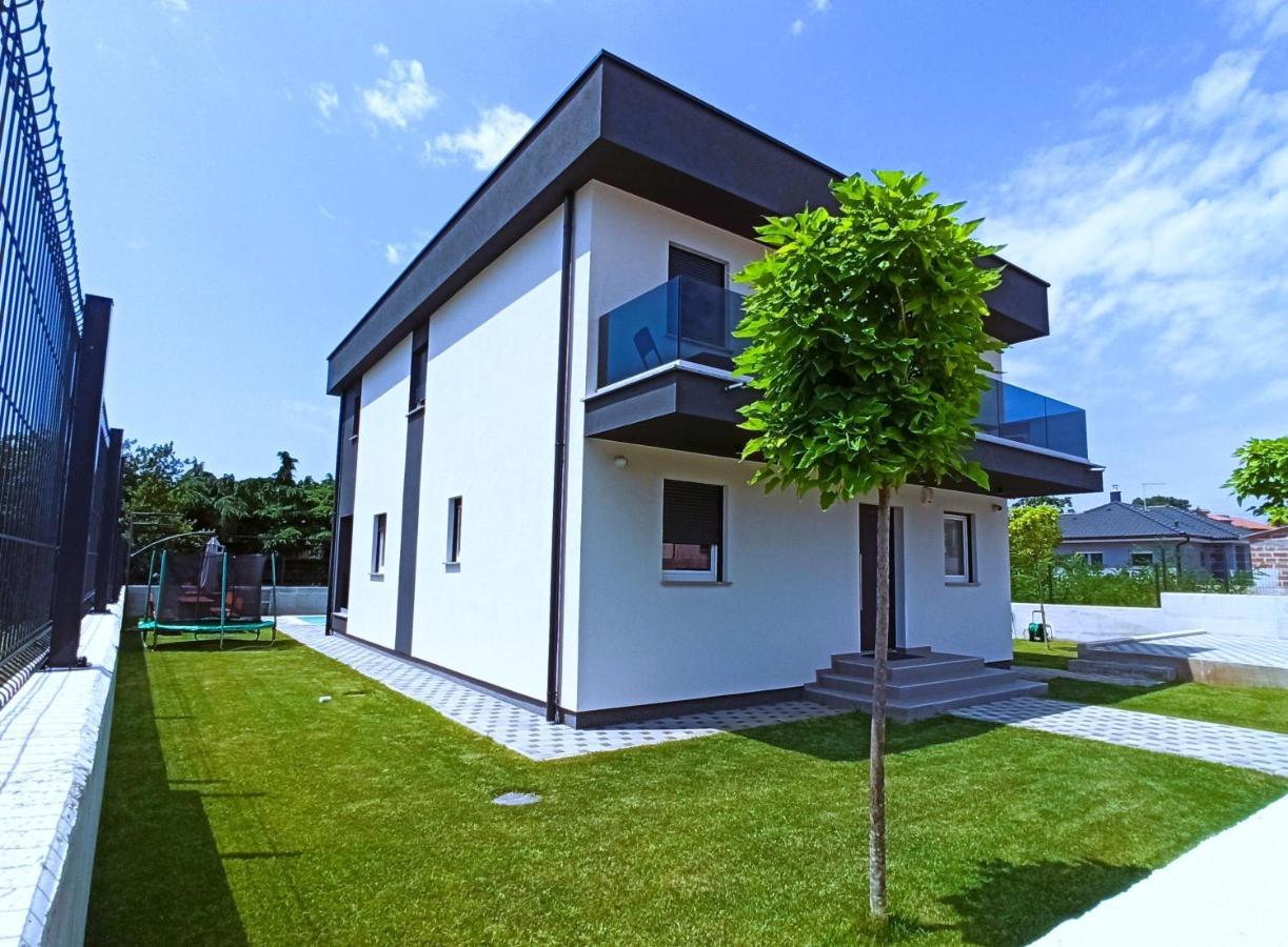 Villa Nikolina - Luxury Villa With 5 Bedrooms And Swimming Pool فودنيان المظهر الخارجي الصورة