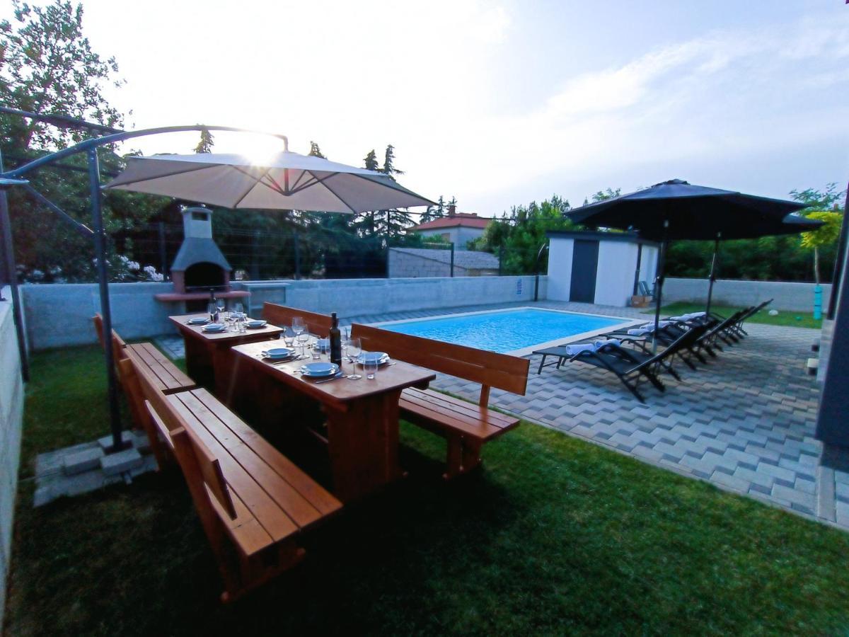 Villa Nikolina - Luxury Villa With 5 Bedrooms And Swimming Pool فودنيان المظهر الخارجي الصورة